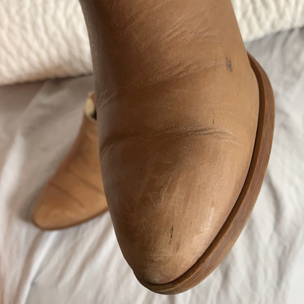 Seychelles leather low Chelsea booties in tan - Picture 9 of 9